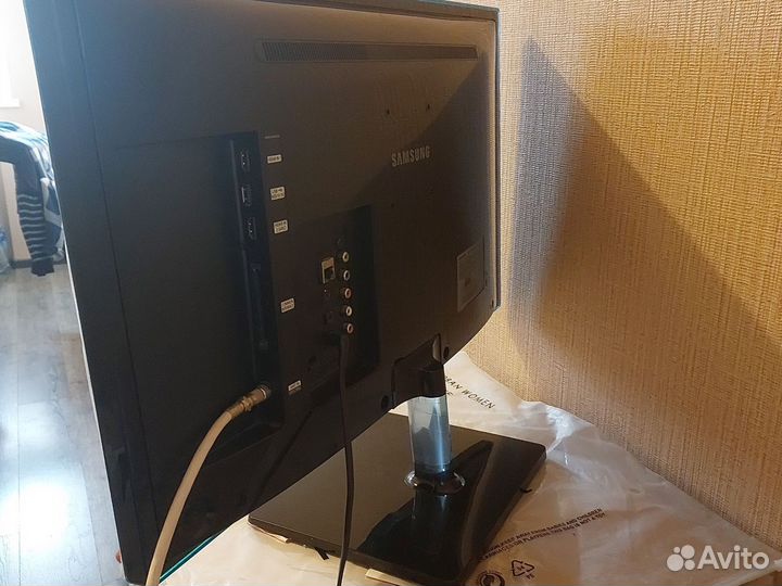 Телевизор Samsung SMART tv 27