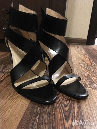 Босоножки новые. Размер 38,5