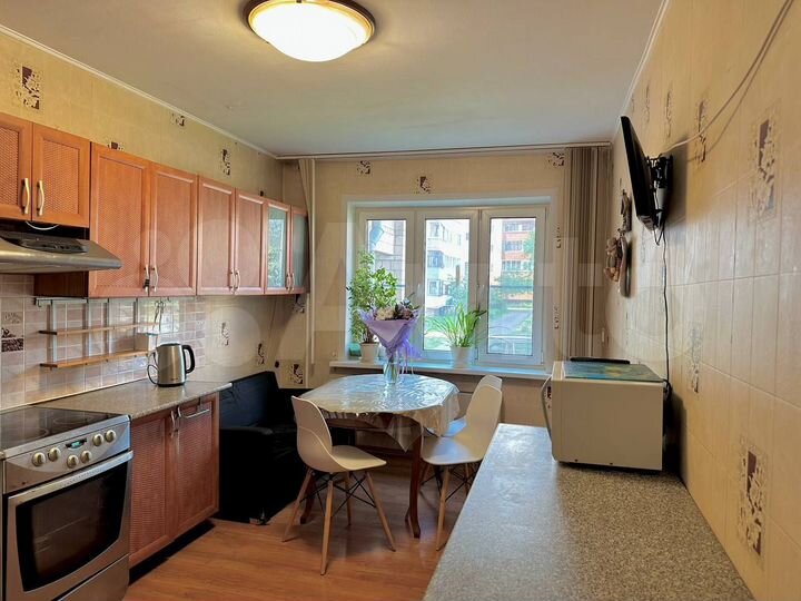 3-к. квартира, 84 м², 1/10 эт.