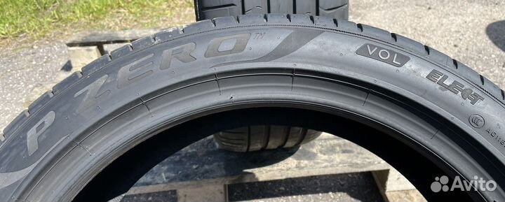 Pirelli P Zero 235/45 R20