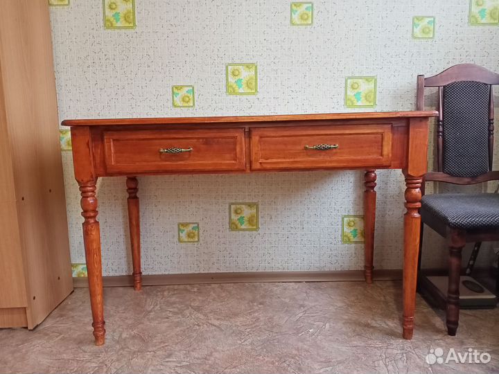 Письменный стол из массива сосны