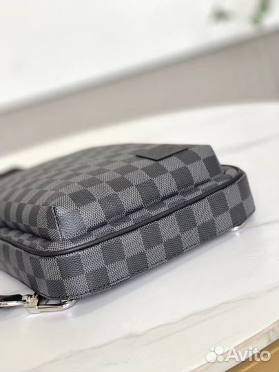 Louis Vuitton Avenue Sling bag