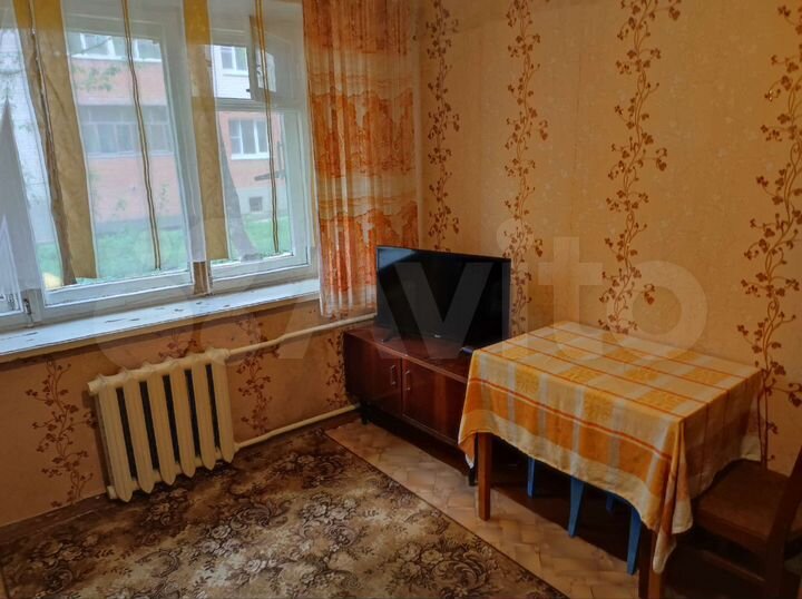 Комната 13 м² в > 9-к., 2/5 эт.