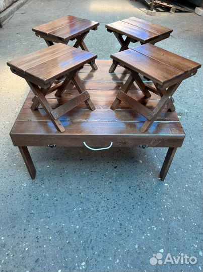 Складной стол со стульями