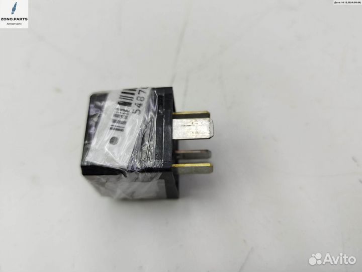 Реле вентилятора 13171831 на Opel Astra H