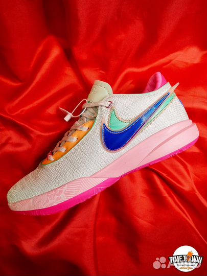 Баскетбольные кроссовки Nike Lebron 20