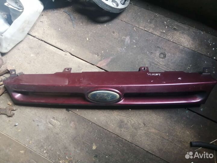 Ford Escort 90-94 Решётка радиатора