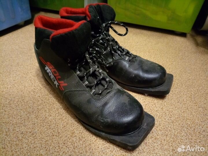 Лыжные ботинки