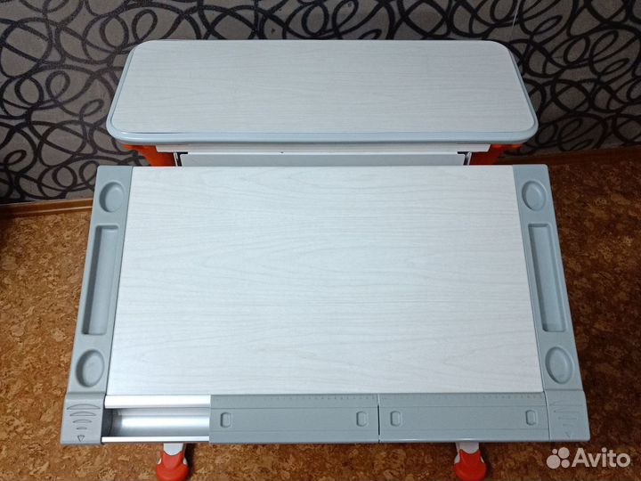 Детский письменный стол трансформер comf-PRO