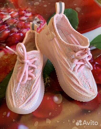 Кроссовки для девочки 25