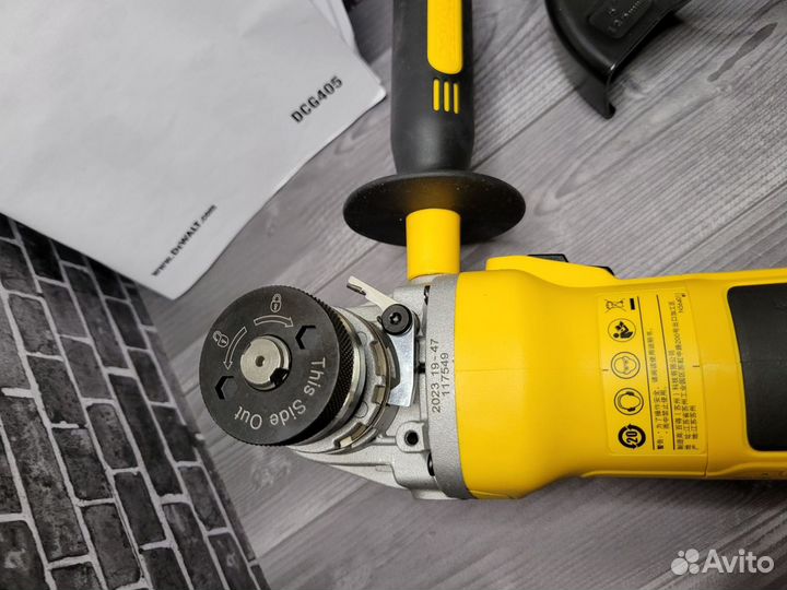 Аккумуляторная болгарка DeWalt DCG 405