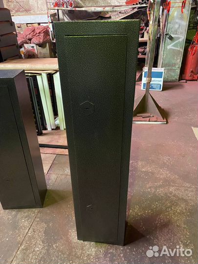 Металлический сейф новый