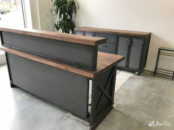 Стойка ресепшн для барбершопа