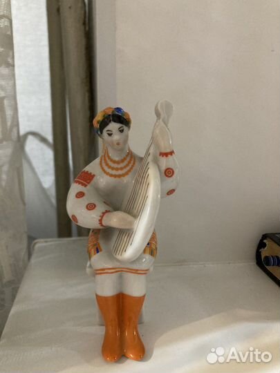 Редкость. Бандуристка. Девушка с бандурой