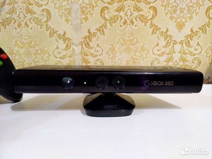 Microsoft Xbox 360 Slim + Kinect 33 игры