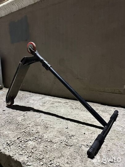 Трюковой самокат кастом в парк