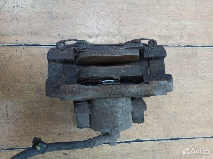 Тормозной суппорт передний правый Opel Astra H