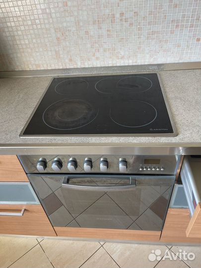 Кухонный гарнитур с техникой бу