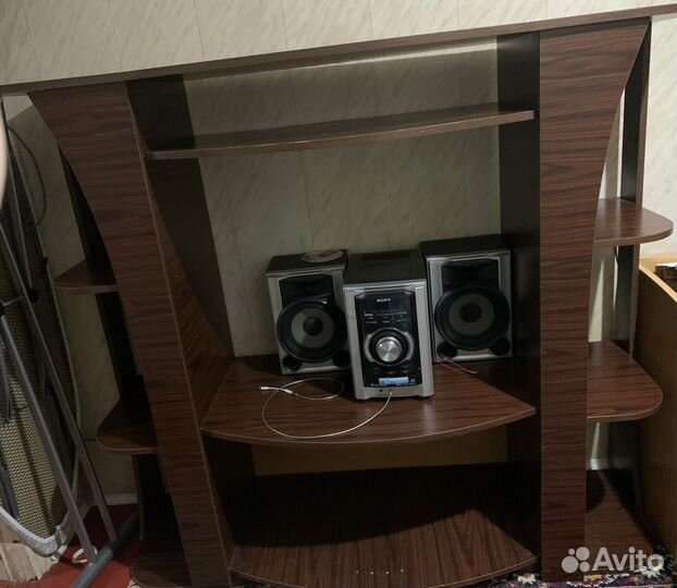 Полка под телевизор