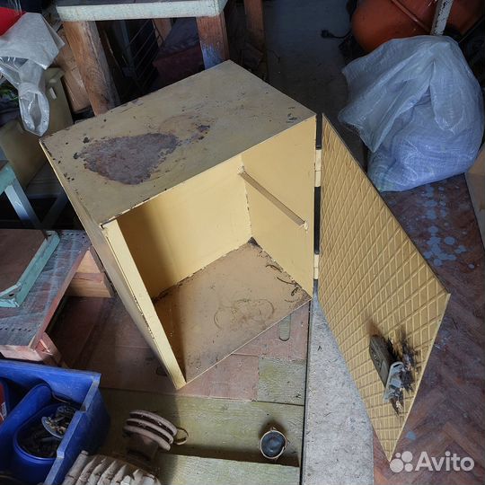 Сейф, шкаф, ящик металлический