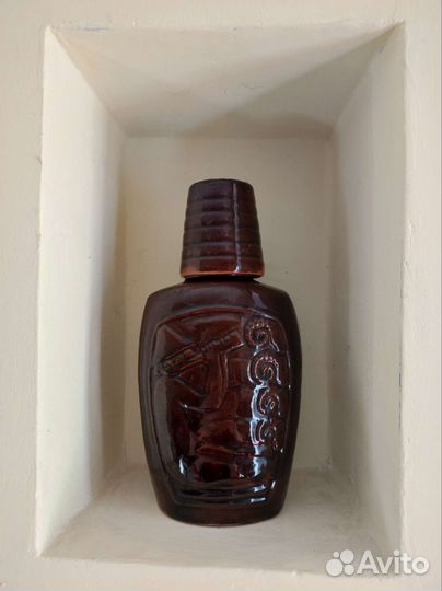 Глиняный графин и стакан