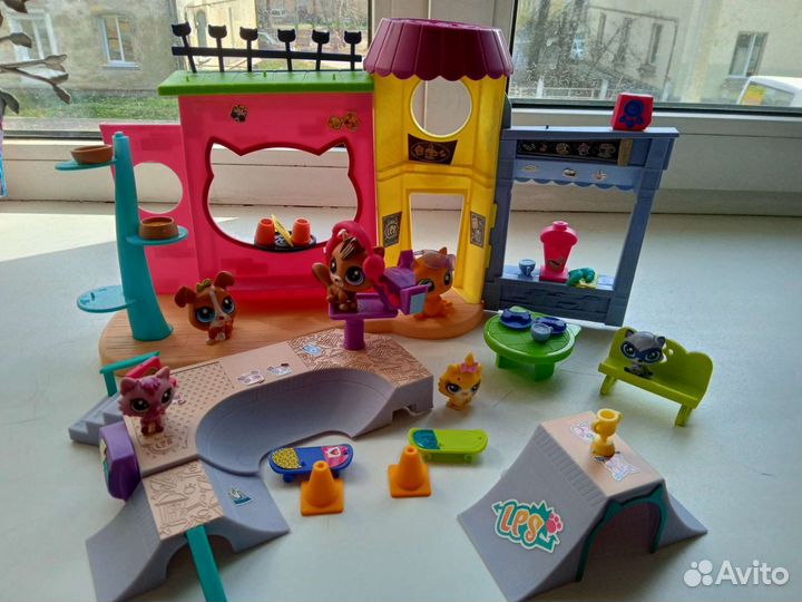 Два набора Littlest Pet Shop