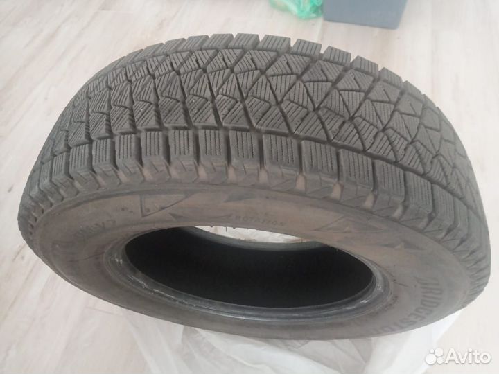 Bridgestone Blizzak DM-V2 205/70 R15 96S