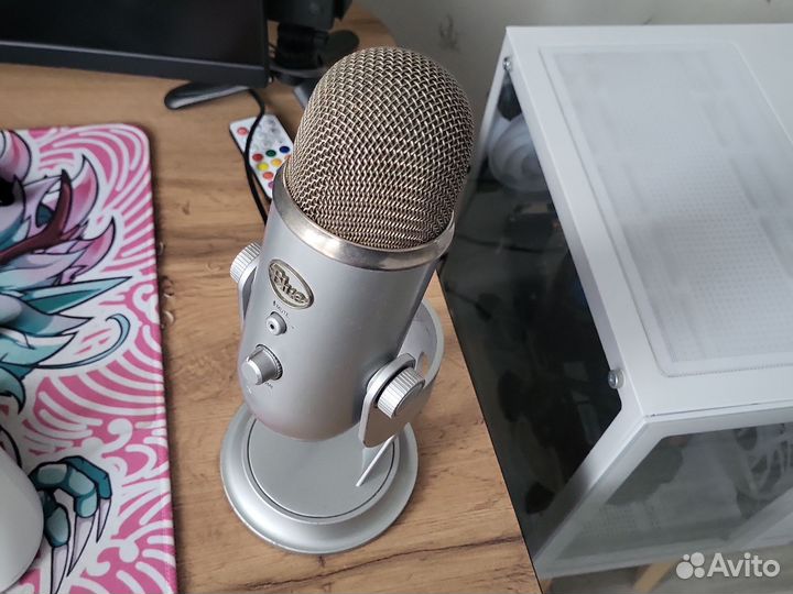 Студийный микрофон