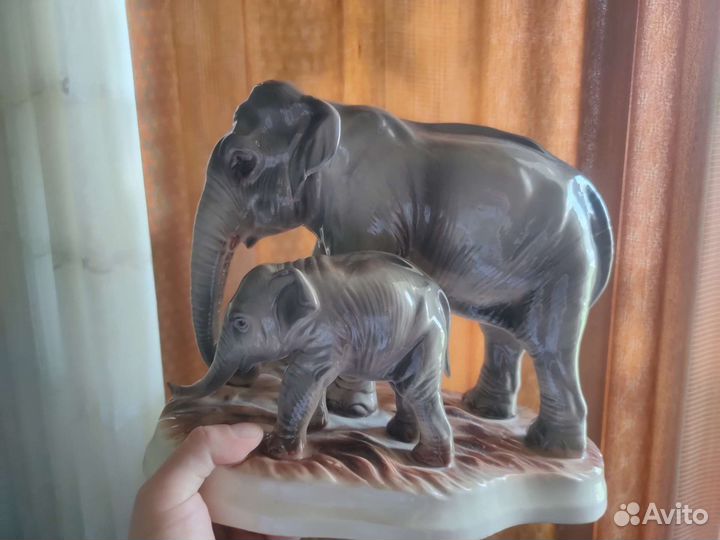 Фарфоровая статуэтка 