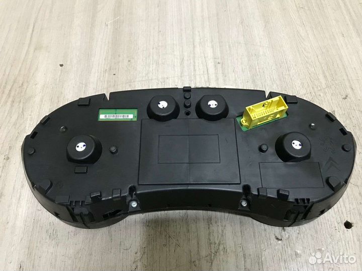 Щиток приборов Peugeot 408