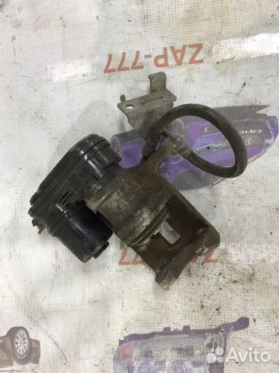 Скоба суппорта задняя правая Kia Optima 4