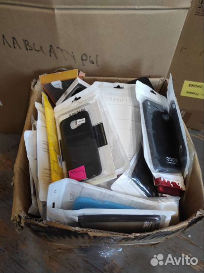 Коробка чехлов для телефонов, цена за всё