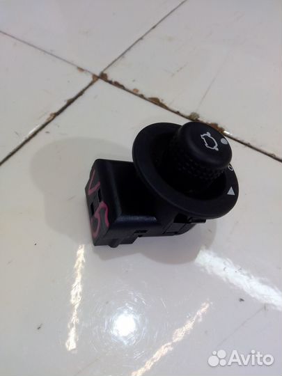 Переключатель регулировки зеркал (Brilliance V5)