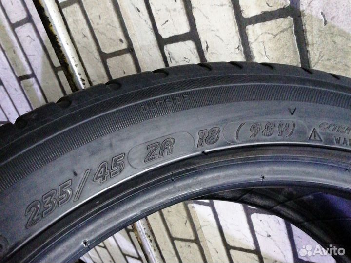 Michelin Pilot Sport 3 235/45 R18 98Y