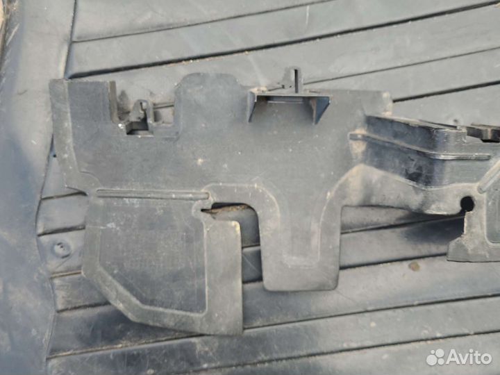 Дефлектор радиатора левый volkswagen polo