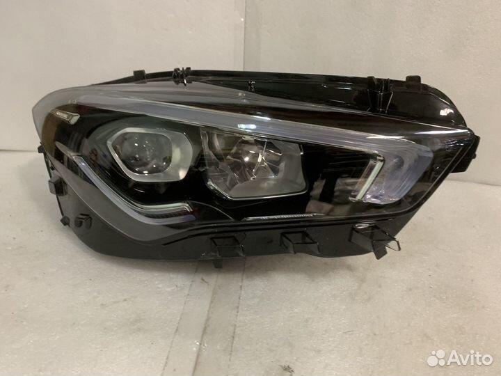 Фара правая Mercedes W118 LED