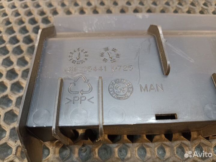 81254410725 Накладка на торпедо