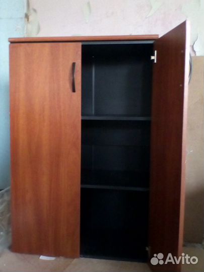 Шкаф средний, двухдверный