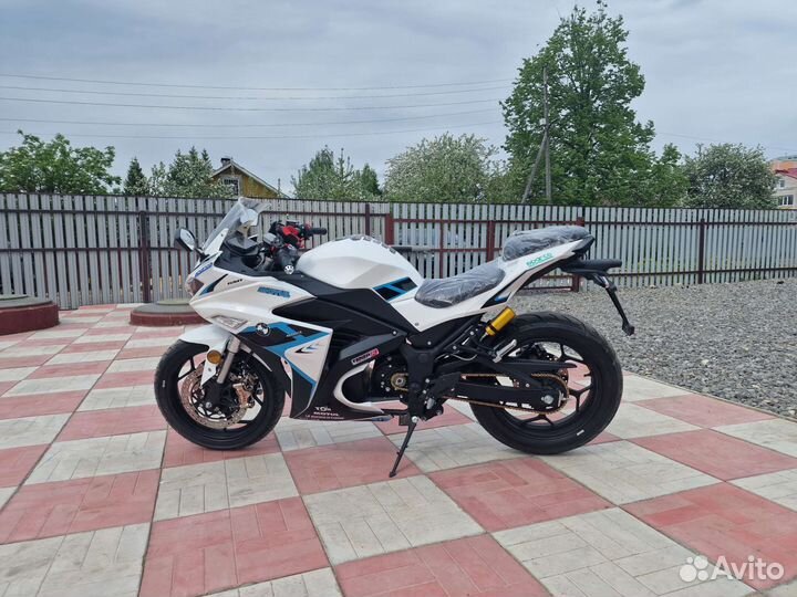 Электромотоцикл Yamaha R3