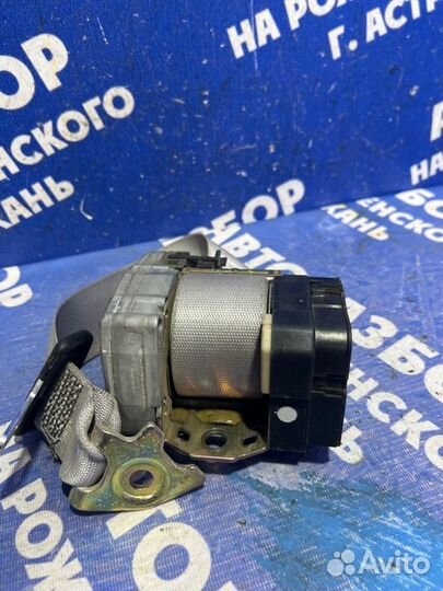 Передний правый ремень безопасности Mercedes-Benz