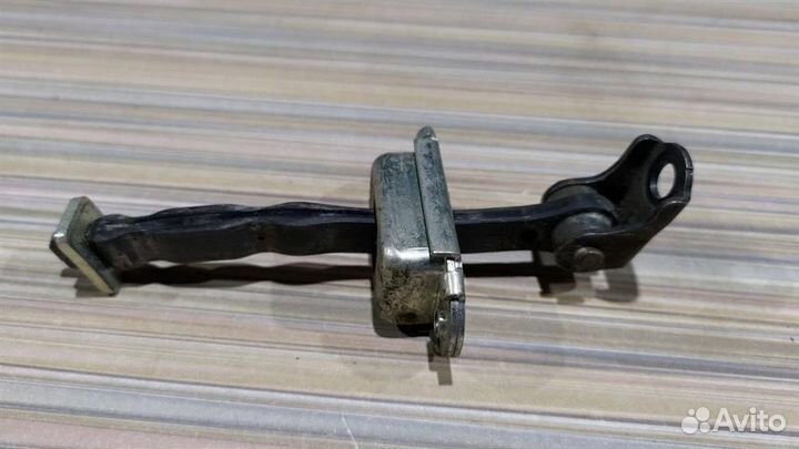 Ограничитель двери задней левой nissan Qashqai