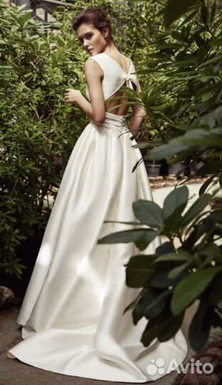 Свадебное платье со шлейфом + подъюбник+фата