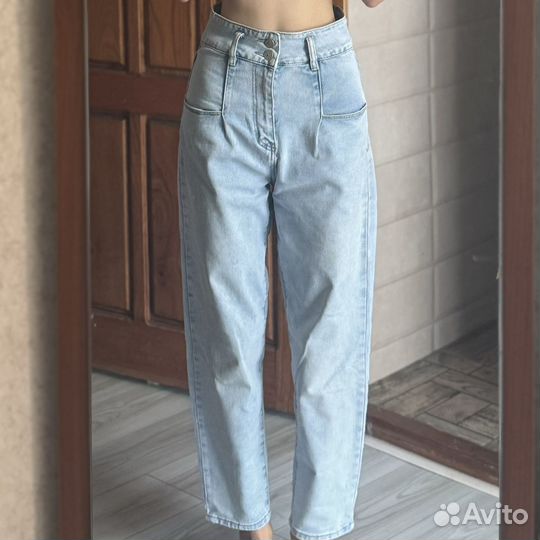 Джинсы mom