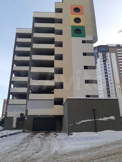 Машиноместо, > 30 м²