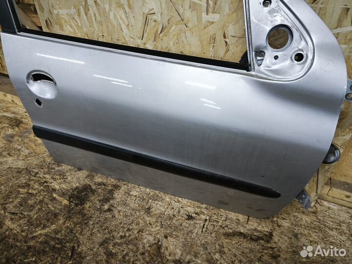 Дверь передняя правая Peugeot 206