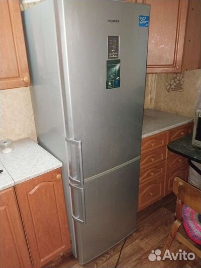 Холодильник Samsung