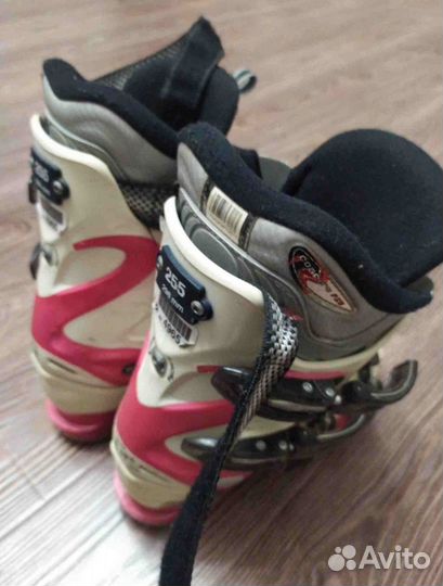 Горнолыжные ботинки женские 38,мужские 42