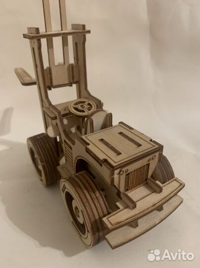 Деревянный конструктор «погрузчик»