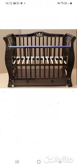Детская кроватка с маятником и ящиком