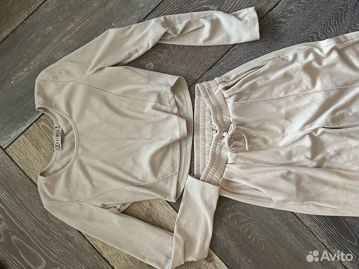 Вещи женские костюм джинсы топ юбка